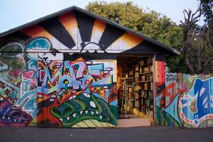 L.H.O.O.Q/Ex-Realism Bookstore Will Open This Spring in Carlsbad